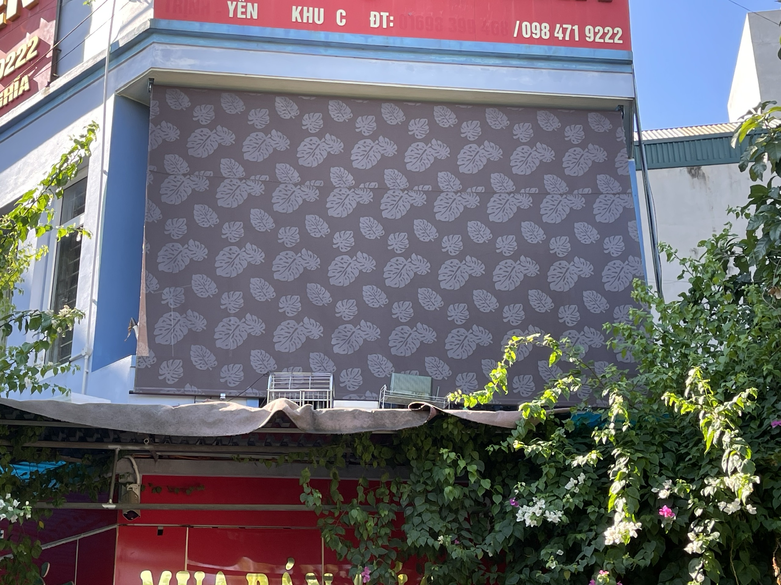 Bạt tự cuốn dùng cho nhà phố hiện đại
